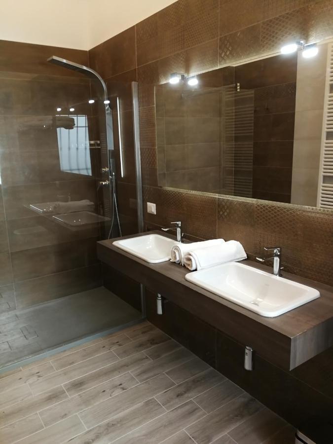 Christy Suite Elegante Appartamento Nel Centro Storico Di Anzio Exterior photo